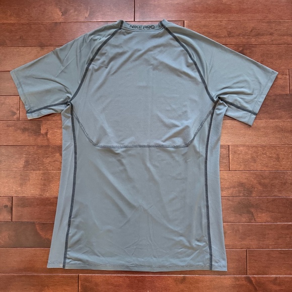 Nike Pro Men's Dri-Fit Gray Compression Shirt - Picture 2 of 3